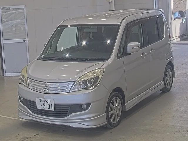 Mitsubishi DELICA D2 — фото 1