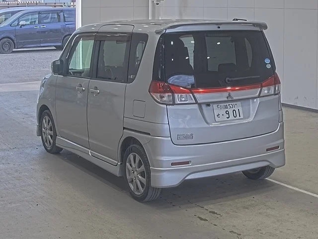 Mitsubishi DELICA D2 — фото 2