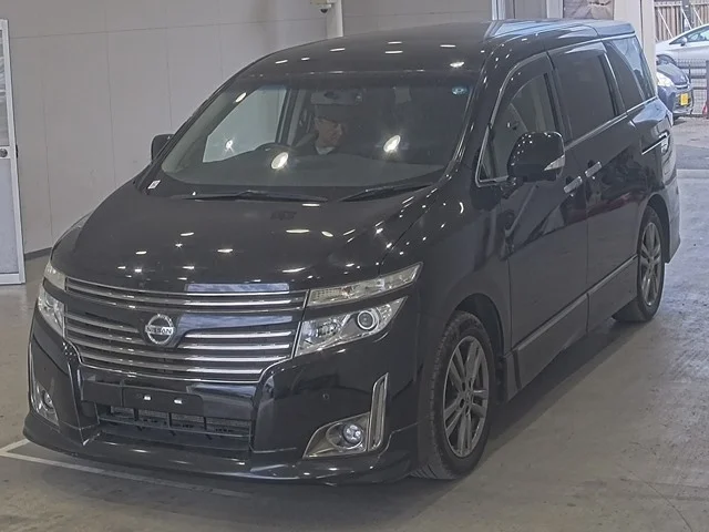 Nissan ELGRAND — фото 1