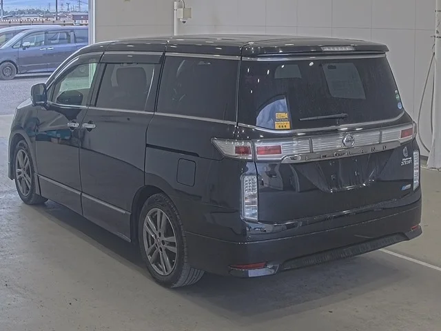 Nissan ELGRAND — фото 2