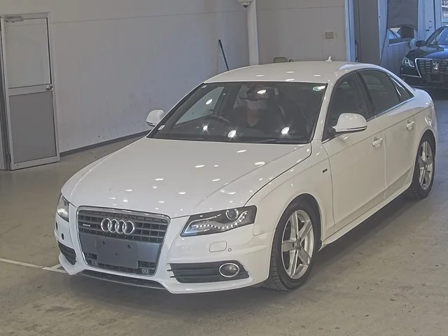 Audi A4 — фото 1