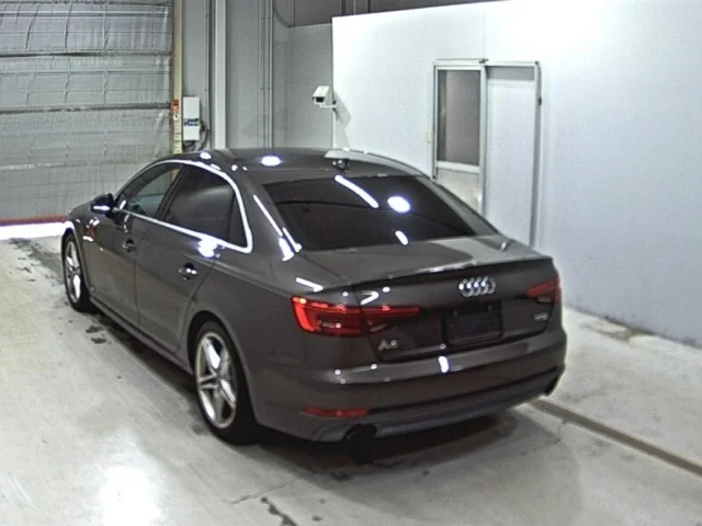 Audi A4 — фото 2