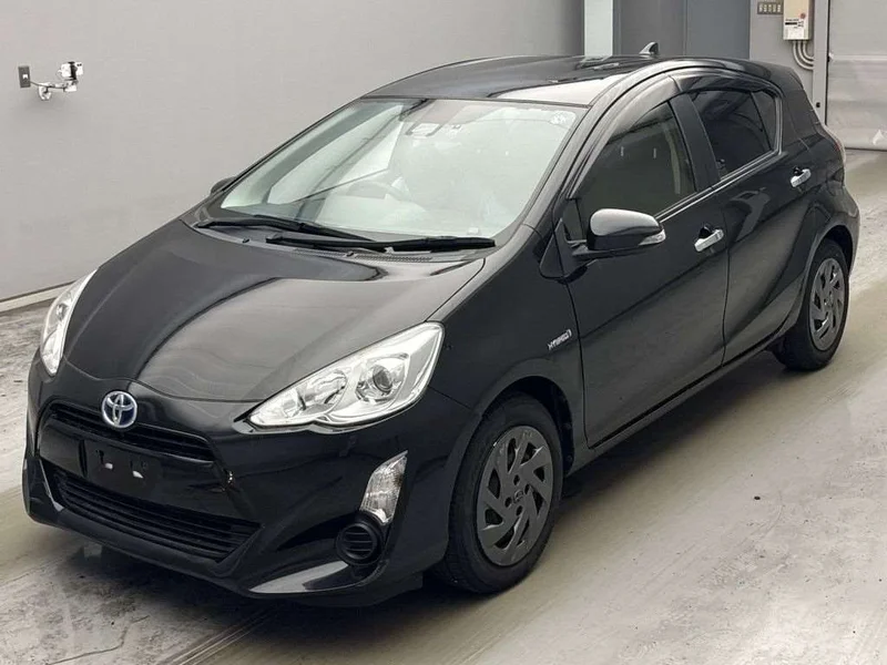 Toyota AQUA — фото 1
