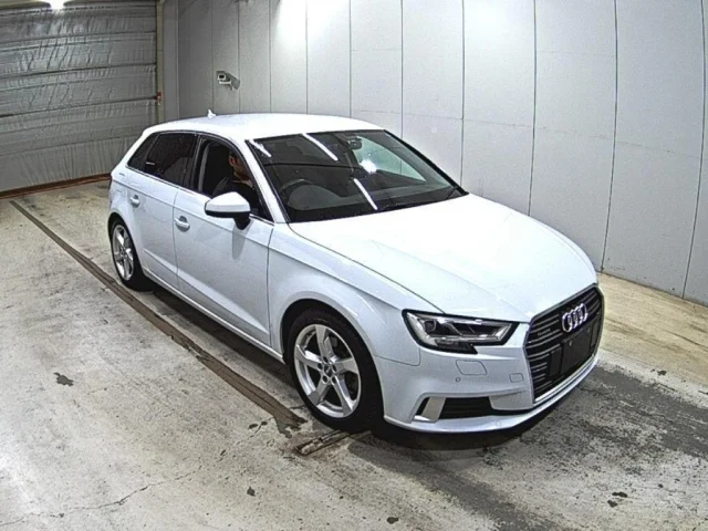 Audi A3 — фото 1