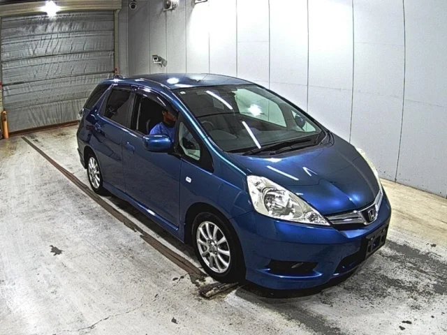 Honda FIT SHUTTLE — фото 1