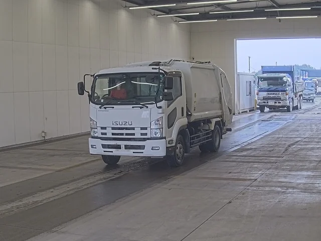 Isuzu FORWARD — фото 1