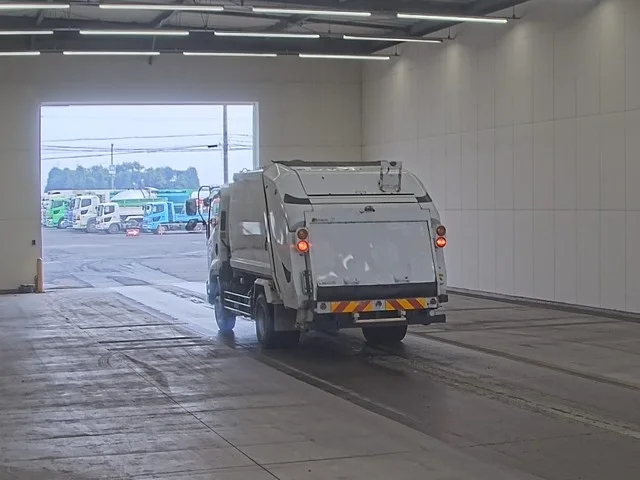 Isuzu FORWARD — фото 2