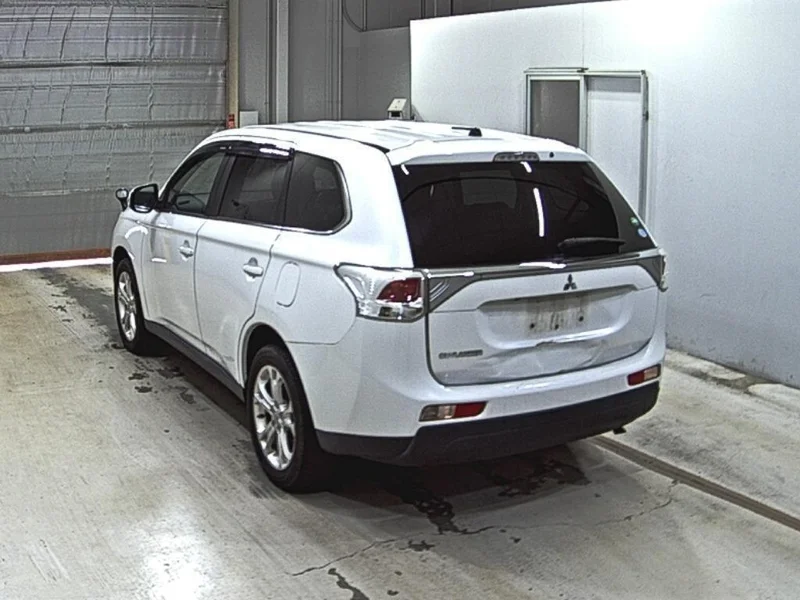 Mitsubishi OUTLANDER — фото 2