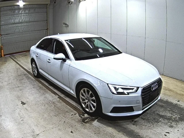 Audi A4 — фото 1