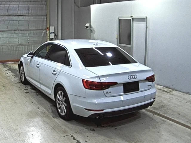 Audi A4 — фото 2