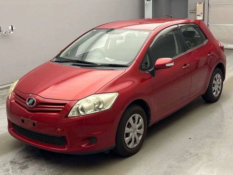 Toyota AURIS — фото 1