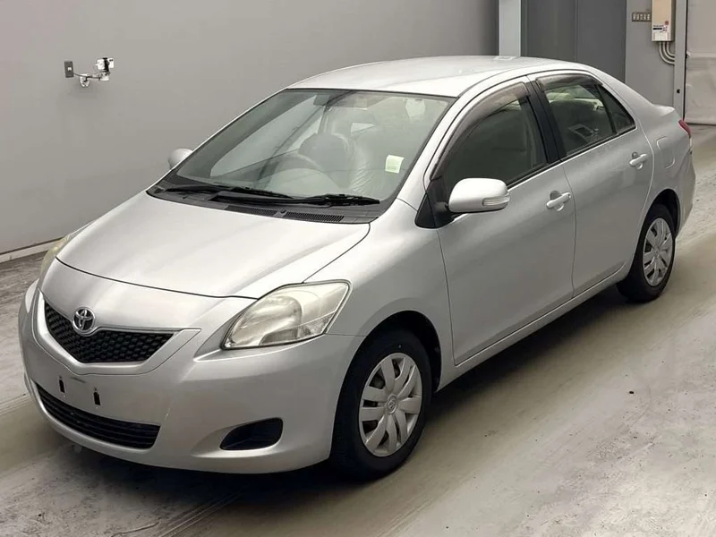 Toyota BELTA — фото 1