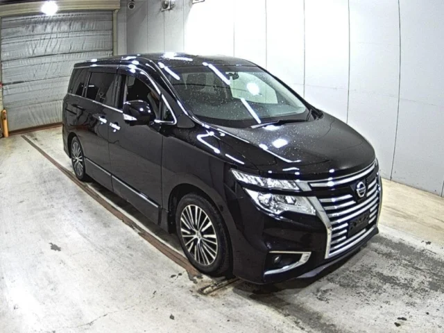 Nissan ELGRAND — фото 1