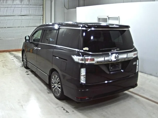 Nissan ELGRAND — фото 2