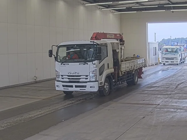 Isuzu FORWARD — фото 1