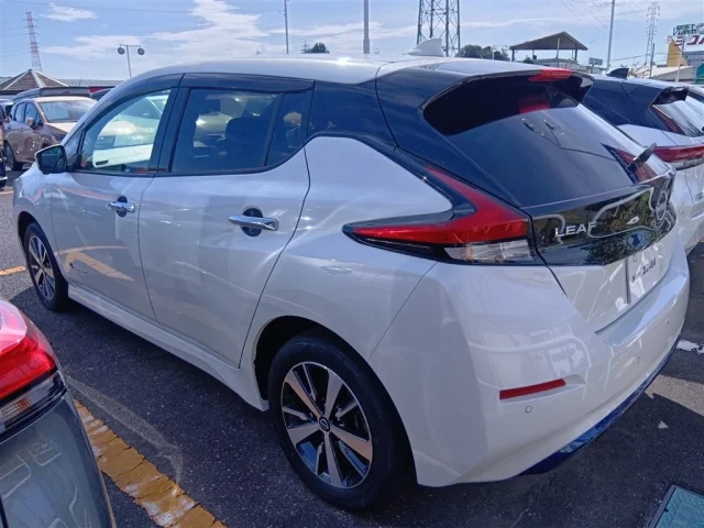Nissan LEAF — фото 2