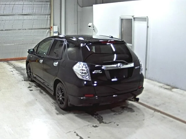 Honda FIT SHUTTLE — фото 2