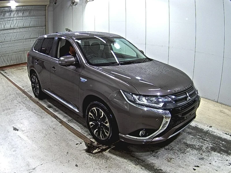 Mitsubishi OUTLANDER PHEV — фото 1