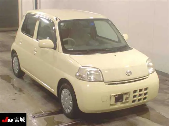 Daihatsu ESSE