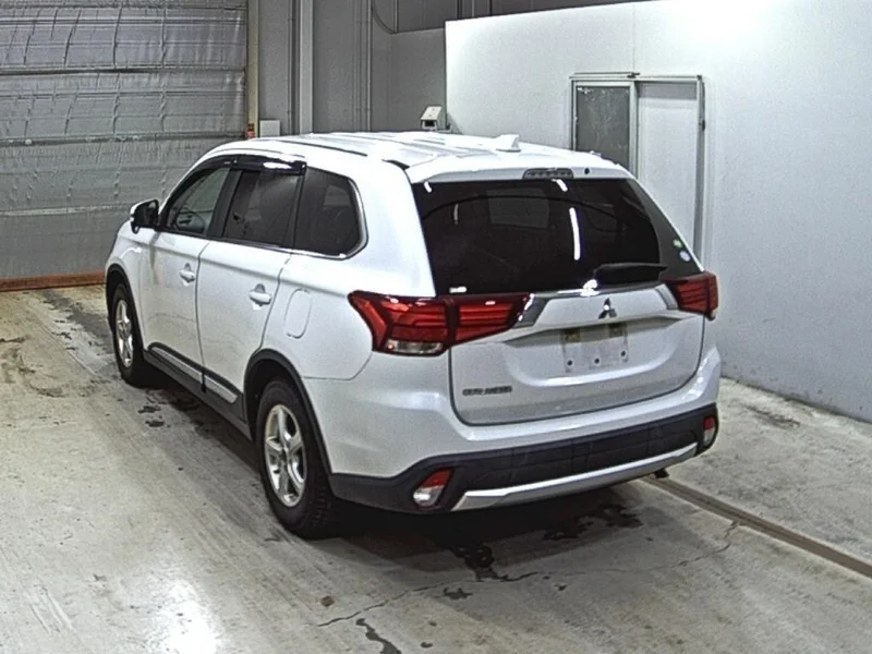 Mitsubishi OUTLANDER — фото 2