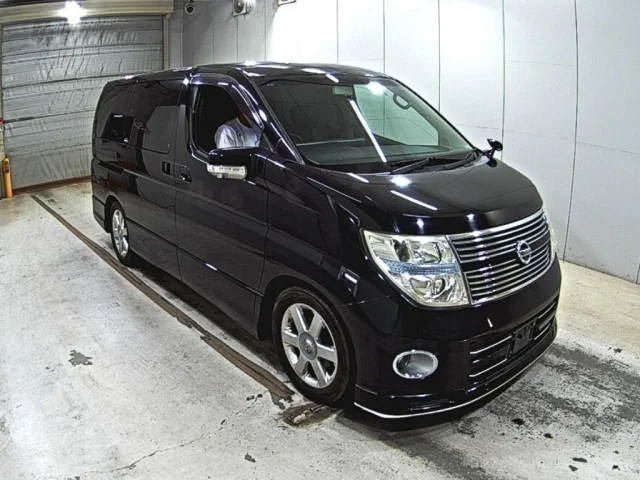 Nissan ELGRAND — фото 1