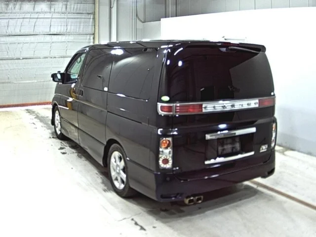 Nissan ELGRAND — фото 2