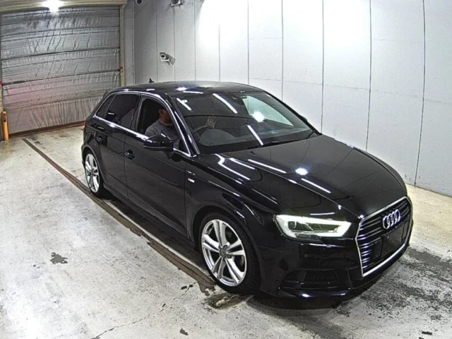 Audi A3 — фото 1