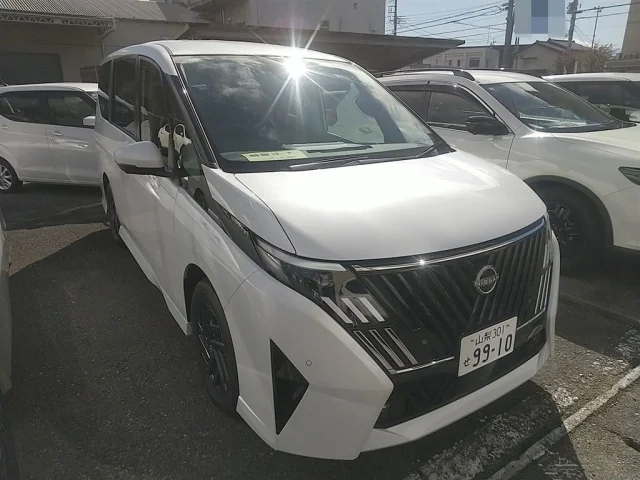Nissan SERENA — фото 1