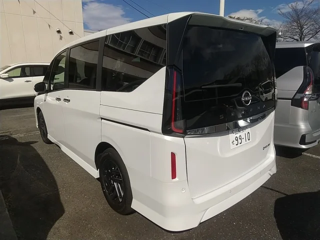 Nissan SERENA — фото 2