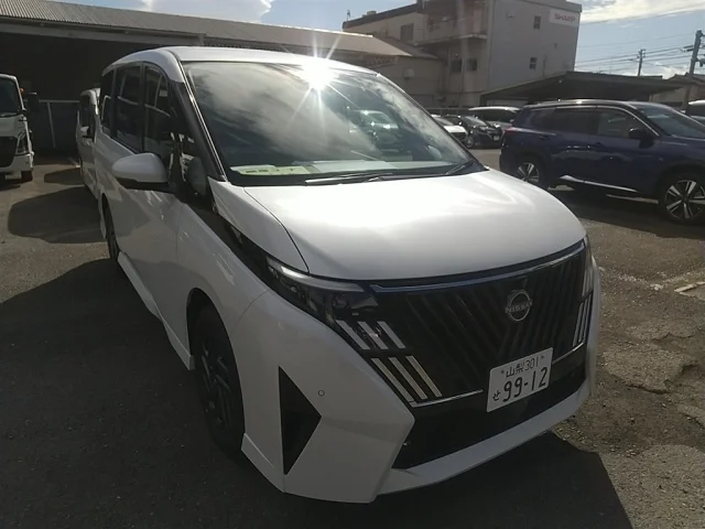 Nissan SERENA — фото 1