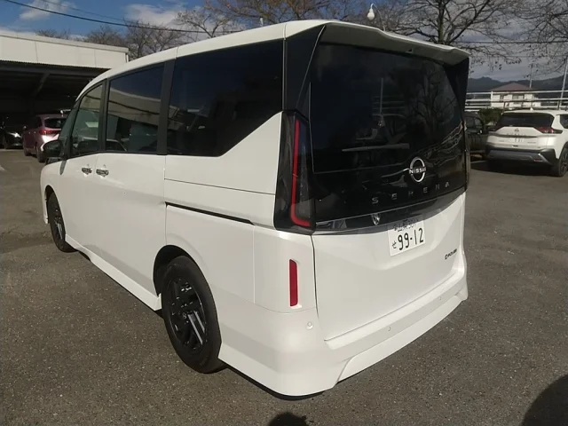 Nissan SERENA — фото 2