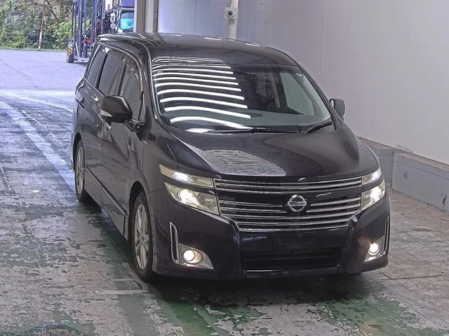 Nissan ELGRAND — фото 1