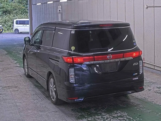 Nissan ELGRAND — фото 2