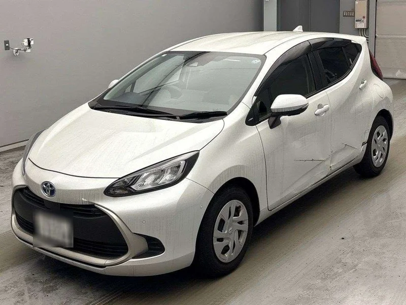 Toyota AQUA — фото 1