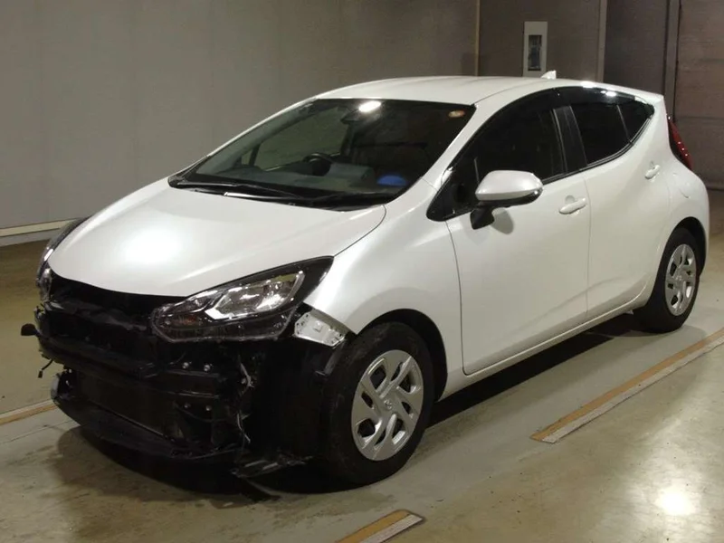 Toyota AQUA — фото 1