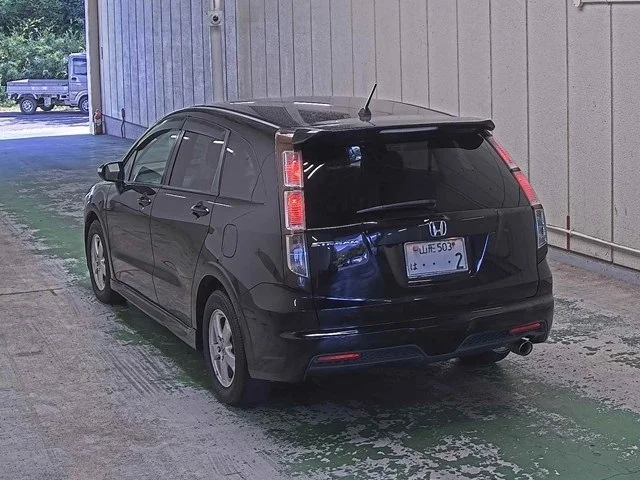 Honda STREAM — фото 2