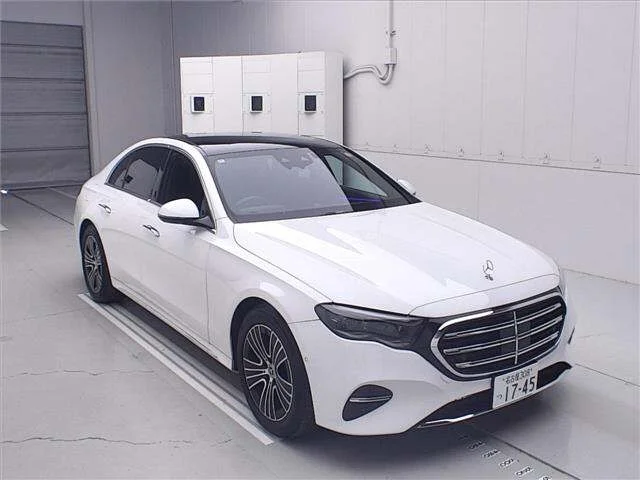 Mercedes-Benz E CLASS — фото 1