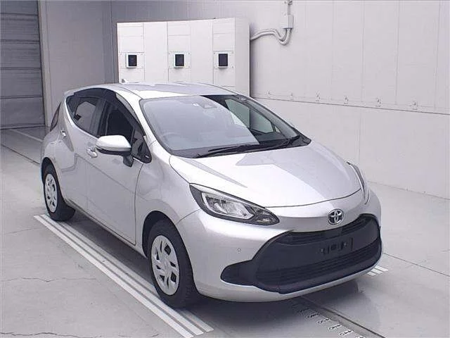 Toyota AQUA — фото 1