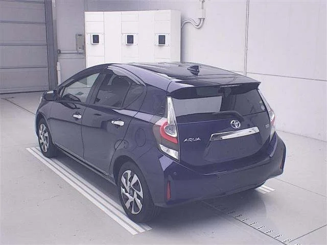 Toyota AQUA — фото 2