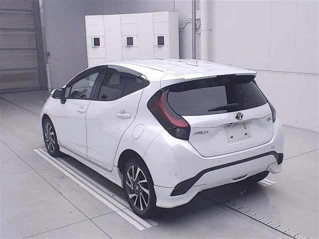 Toyota AQUA — фото 2