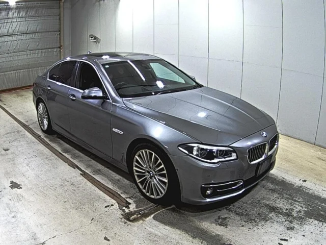 BMW 5-Series — фото 1