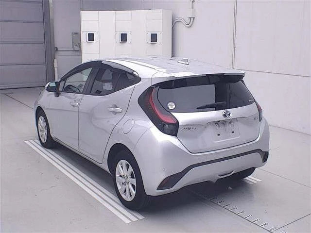 Toyota AQUA — фото 2