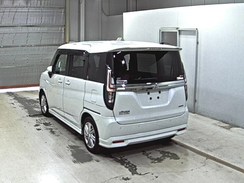 Mitsubishi DELICA D2 — фото 2