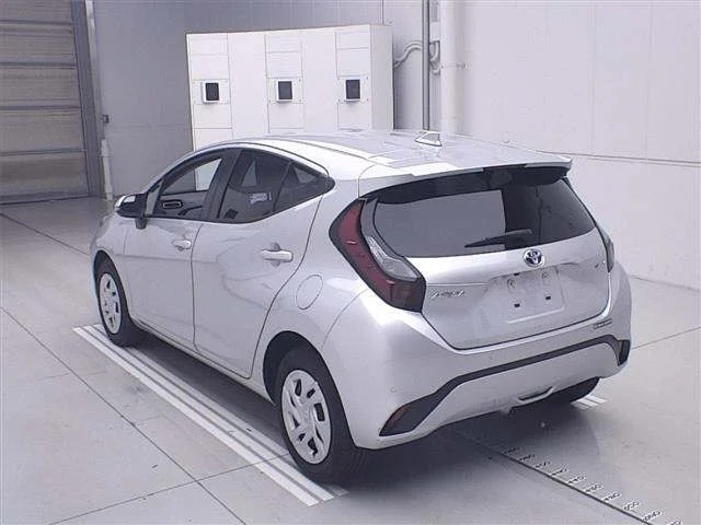 Toyota AQUA — фото 2