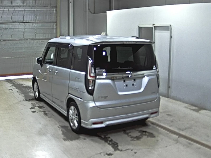Mitsubishi DELICA D2 — фото 2