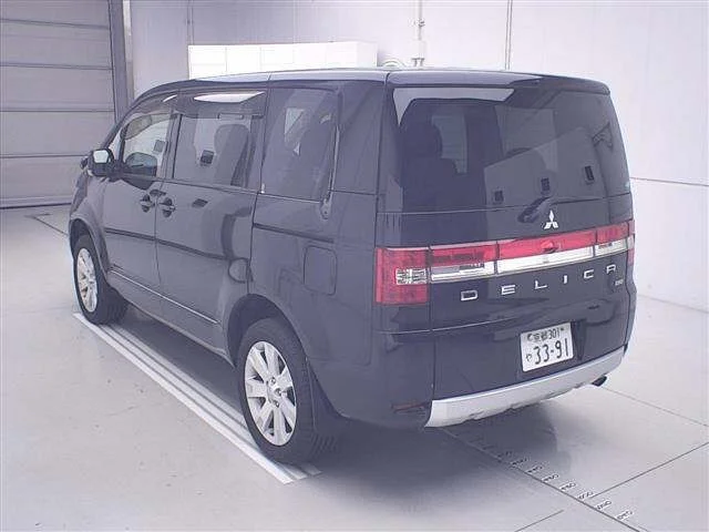 Mitsubishi DELICA D5 — фото 2