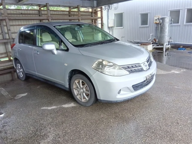 Nissan TIIDA