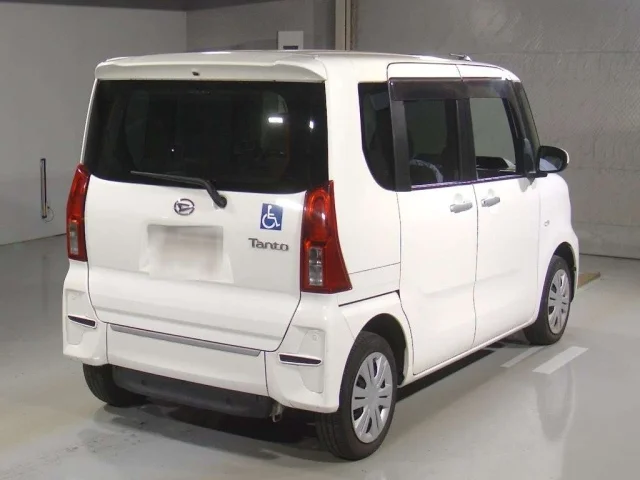 Daihatsu TANTO — фото 2
