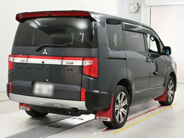 Mitsubishi DELICA D5 — фото 2