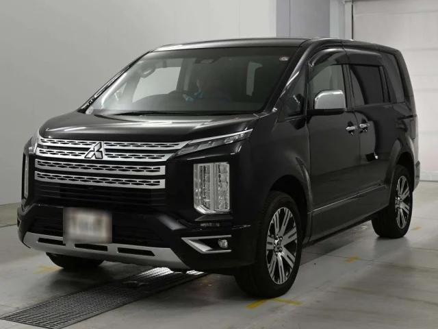 Mitsubishi DELICA D5 — фото 1